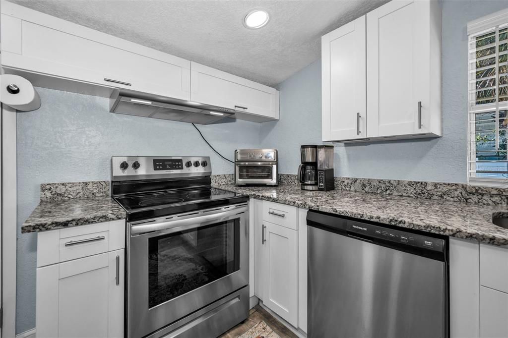 For Sale: $690,000 (3 beds, 3 baths, 1601 Square Feet)