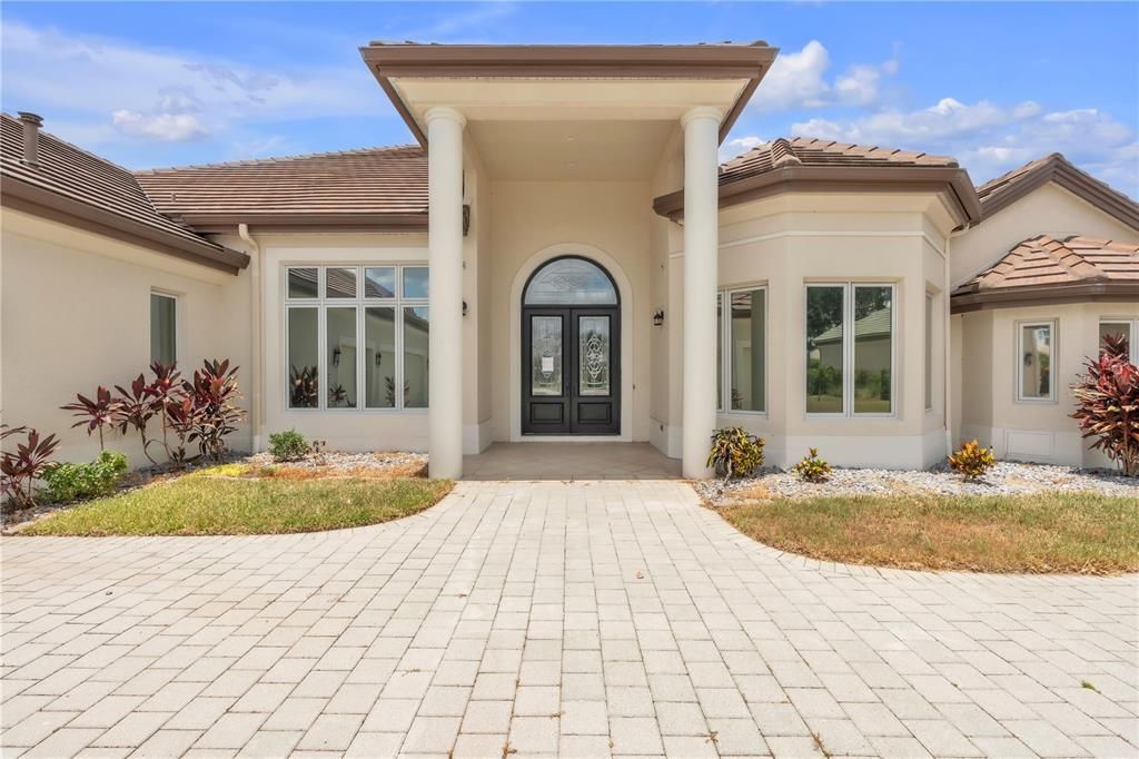 For Sale: $930,000 (3 beds, 4 baths, 3844 Square Feet)