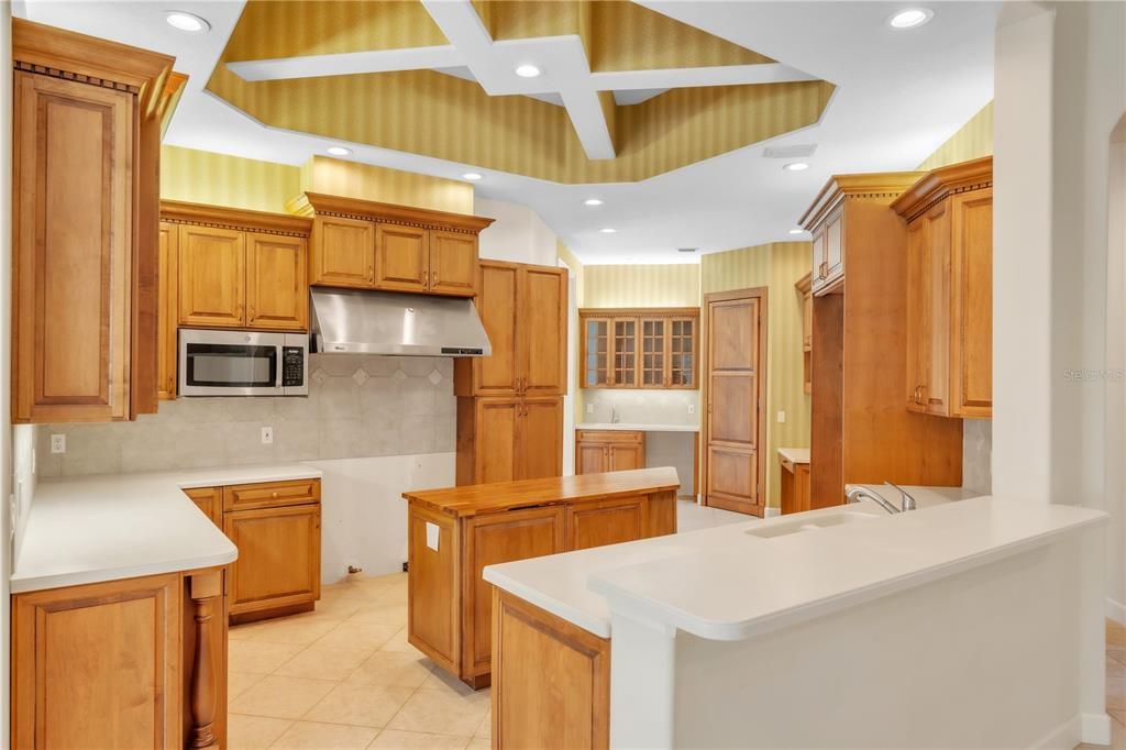 For Sale: $930,000 (3 beds, 4 baths, 3844 Square Feet)