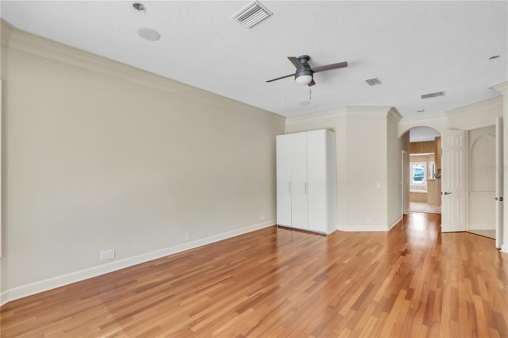 For Sale: $930,000 (3 beds, 4 baths, 3844 Square Feet)