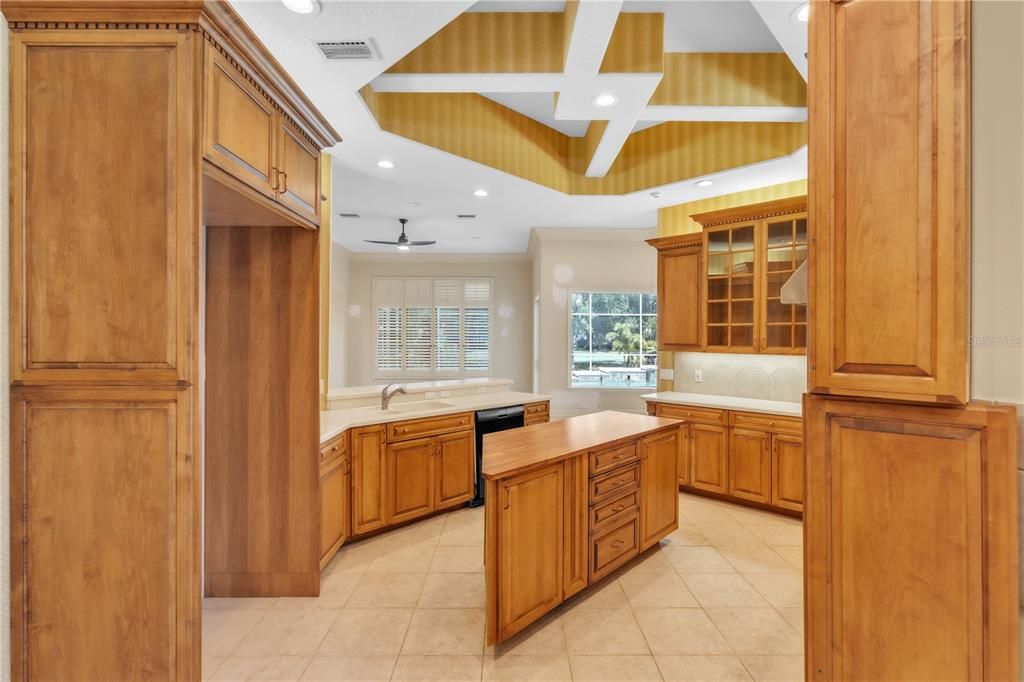 For Sale: $930,000 (3 beds, 4 baths, 3844 Square Feet)