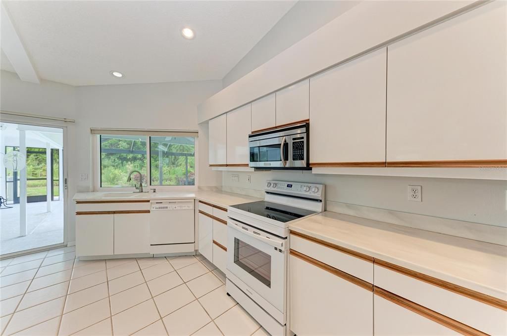 For Sale: $472,000 (3 beds, 2 baths, 2396 Square Feet)