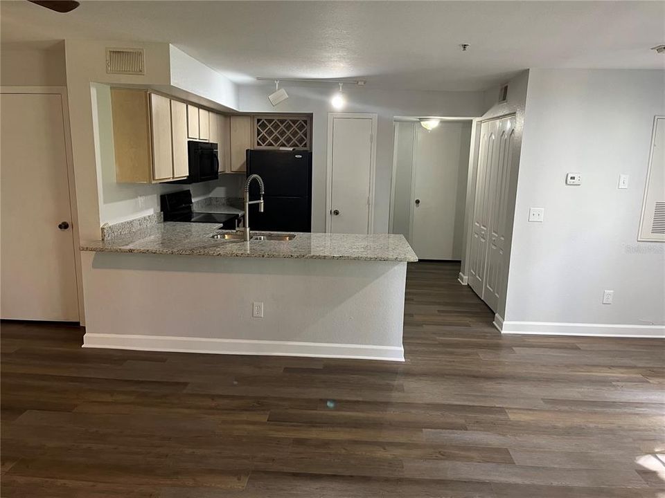 В аренду: $1,750 (2 спален, 1 ванн, 1021 Квадратных фут)