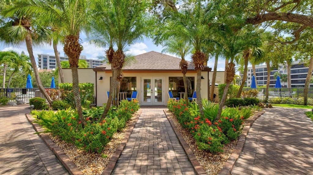 For Rent: $2,950 (2 beds, 1 baths, 860 Square Feet)