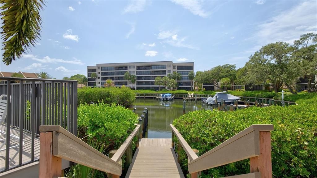 For Rent: $2,950 (2 beds, 1 baths, 860 Square Feet)