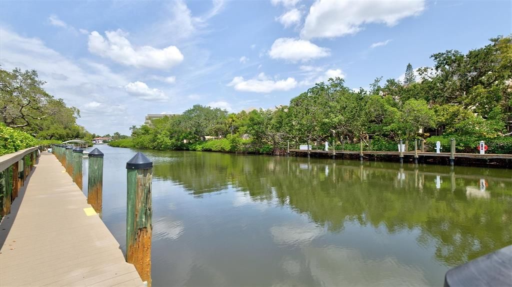 For Rent: $2,950 (2 beds, 1 baths, 860 Square Feet)