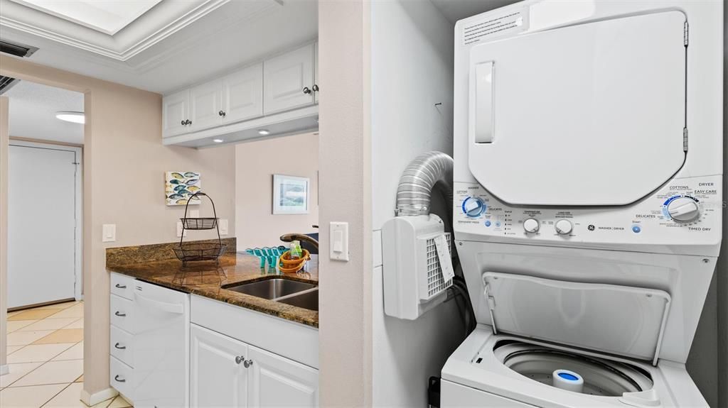 For Rent: $2,950 (2 beds, 1 baths, 860 Square Feet)