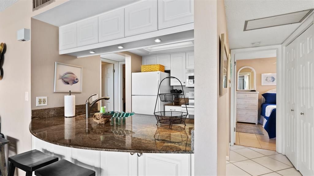 For Rent: $2,950 (2 beds, 1 baths, 860 Square Feet)