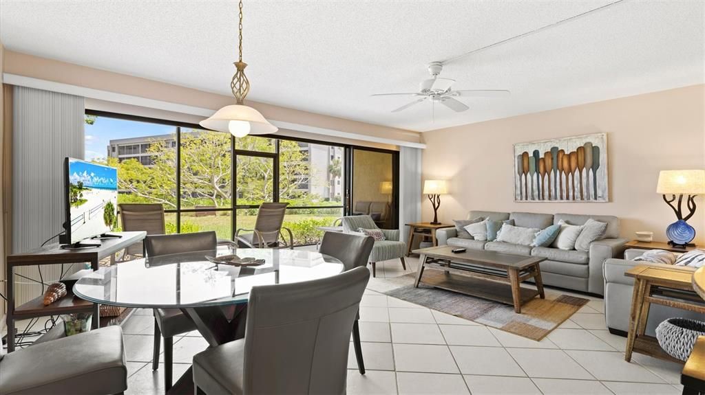 For Rent: $2,950 (2 beds, 1 baths, 860 Square Feet)