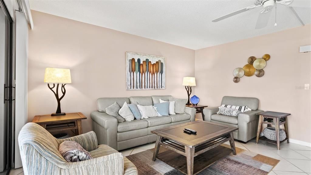 For Rent: $2,950 (2 beds, 1 baths, 860 Square Feet)