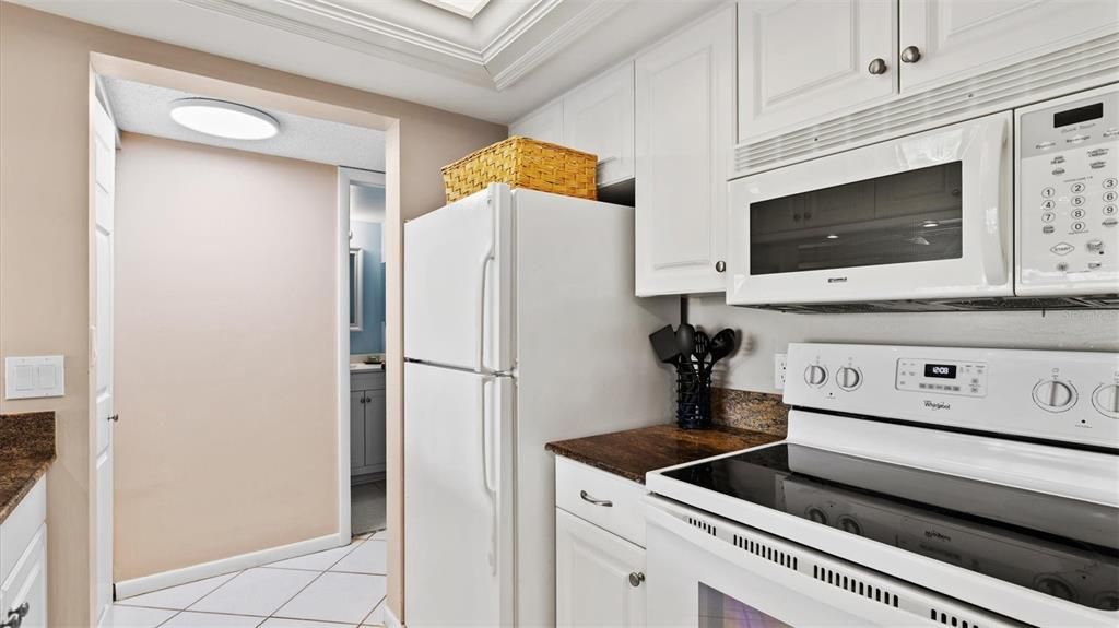 For Rent: $2,950 (2 beds, 1 baths, 860 Square Feet)