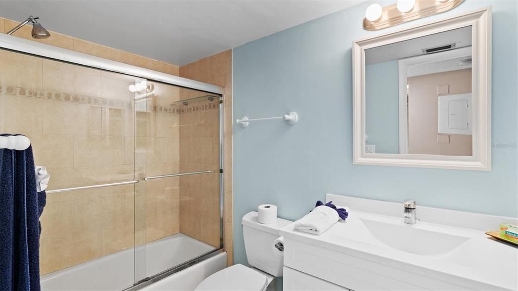 For Rent: $2,950 (2 beds, 1 baths, 860 Square Feet)