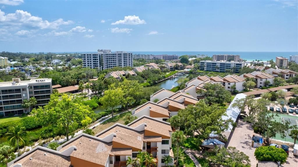 For Rent: $2,950 (2 beds, 1 baths, 860 Square Feet)