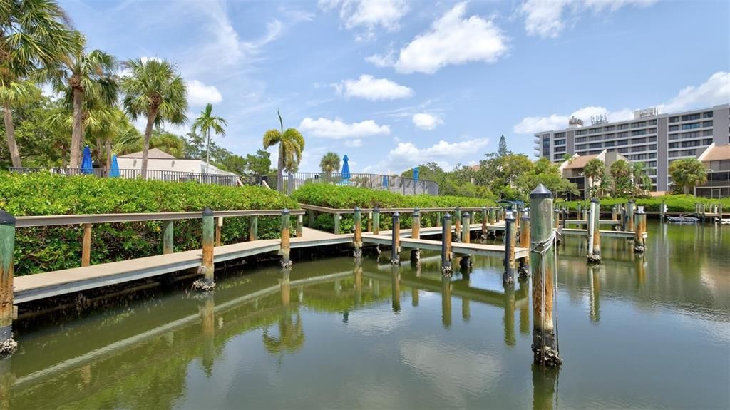 For Rent: $2,950 (2 beds, 1 baths, 860 Square Feet)