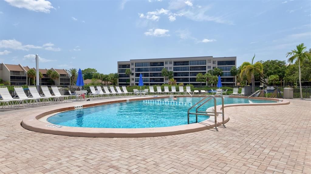 For Rent: $2,950 (2 beds, 1 baths, 860 Square Feet)