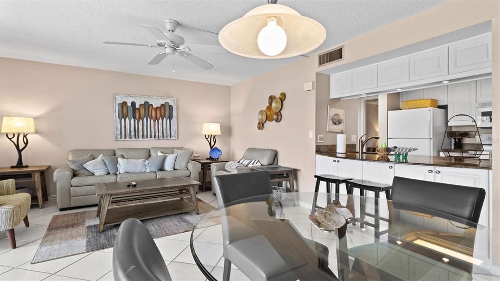 For Rent: $2,950 (2 beds, 1 baths, 860 Square Feet)