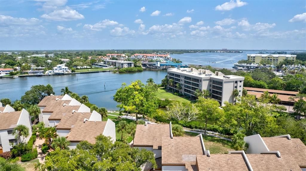 For Rent: $2,950 (2 beds, 1 baths, 860 Square Feet)