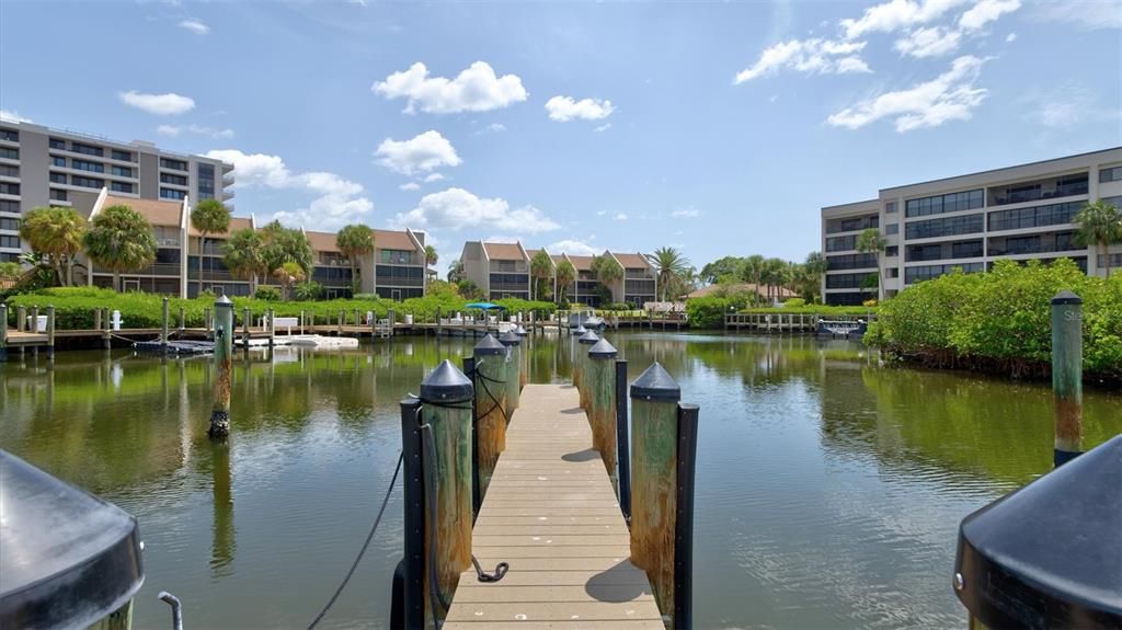 For Rent: $2,950 (2 beds, 1 baths, 860 Square Feet)