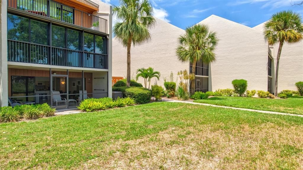 For Rent: $2,950 (2 beds, 1 baths, 860 Square Feet)