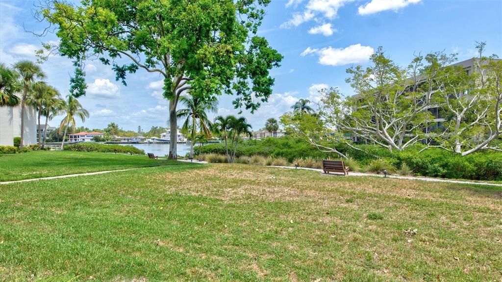 For Rent: $2,950 (2 beds, 1 baths, 860 Square Feet)