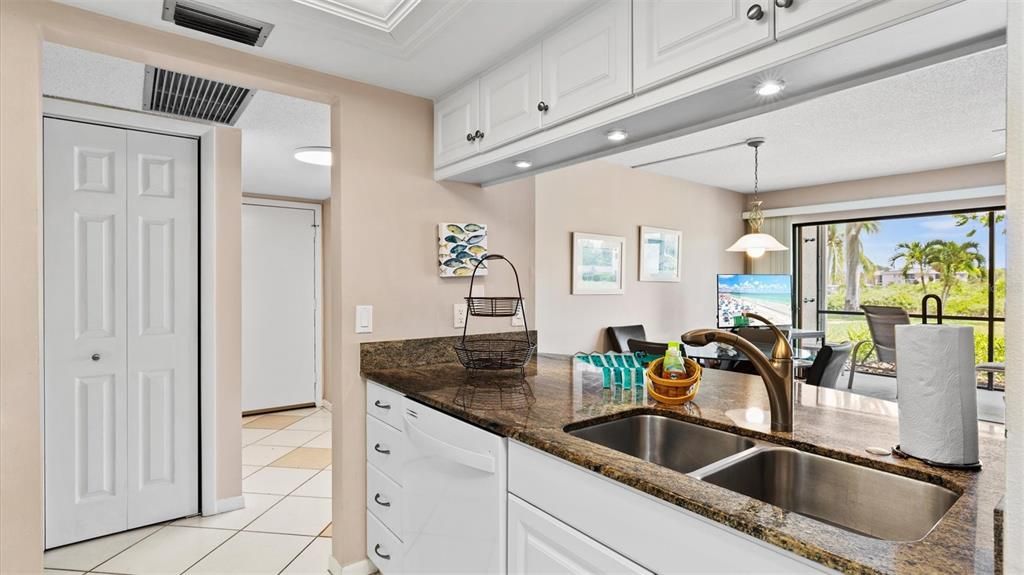 For Rent: $2,950 (2 beds, 1 baths, 860 Square Feet)