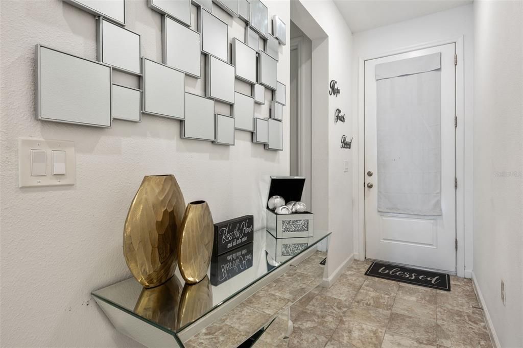 En Venta: $345,000 (4 camas, 2 baños, 1928 Pies cuadrados)