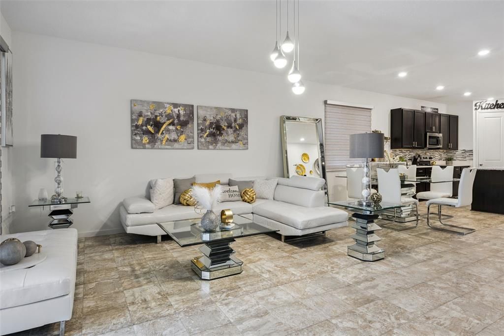 En Venta: $345,000 (4 camas, 2 baños, 1928 Pies cuadrados)