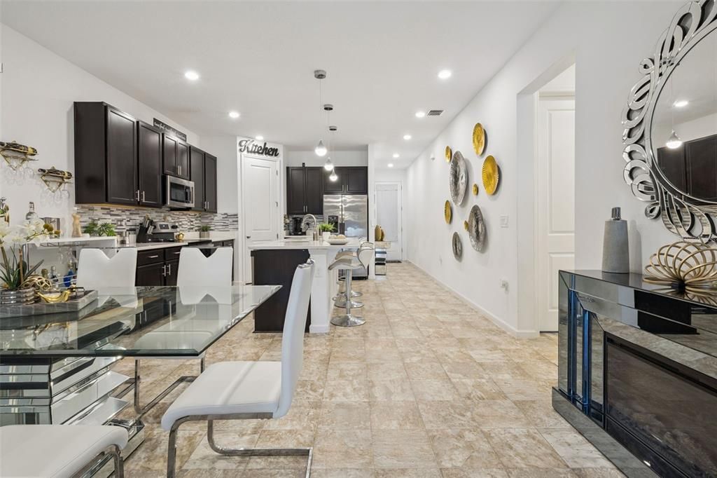 En Venta: $345,000 (4 camas, 2 baños, 1928 Pies cuadrados)