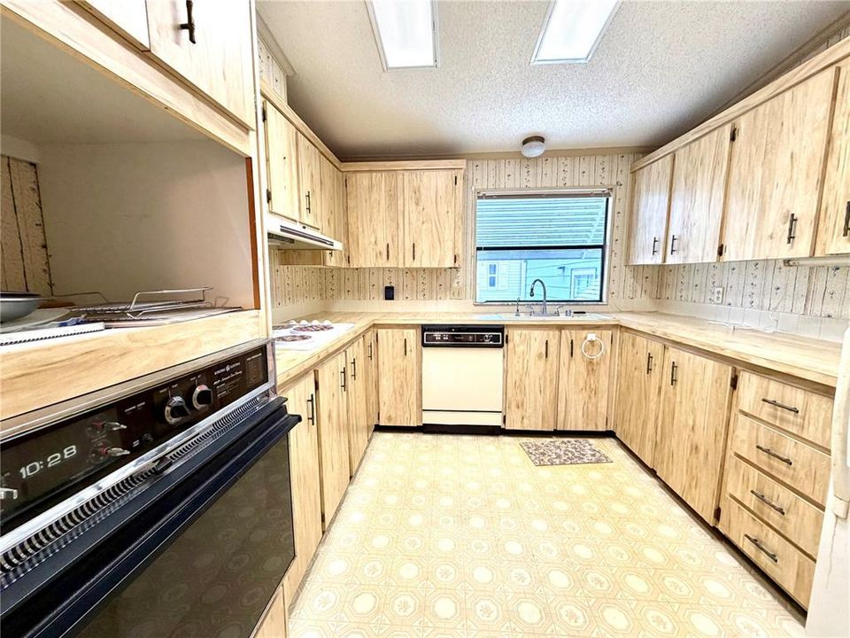 На продажу: $212,000 (2 спален, 2 ванн, 1600 Квадратных фут)