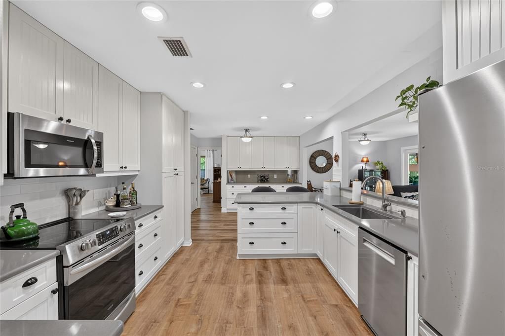 En Venta: $408,000 (3 camas, 2 baños, 2148 Pies cuadrados)