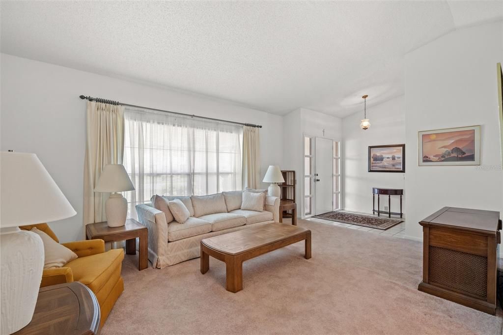 For Sale: $320,000 (3 beds, 2 baths, 1820 Square Feet)