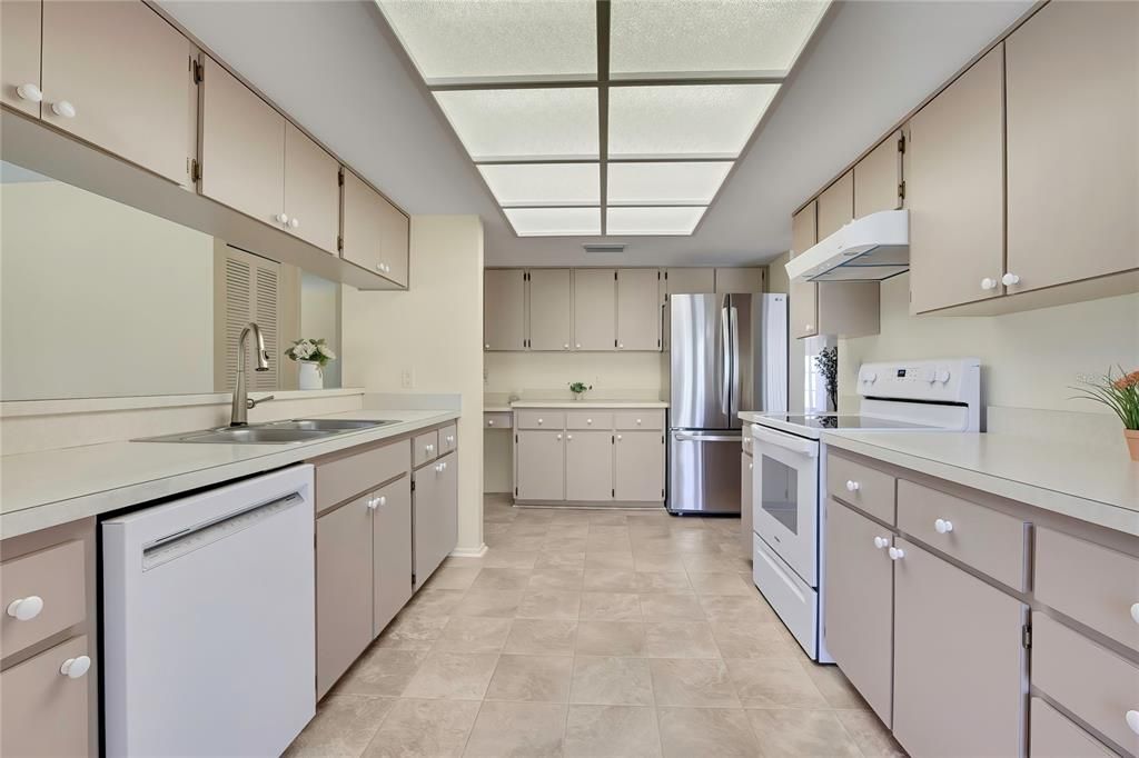 For Sale: $379,900 (3 beds, 2 baths, 2136 Square Feet)