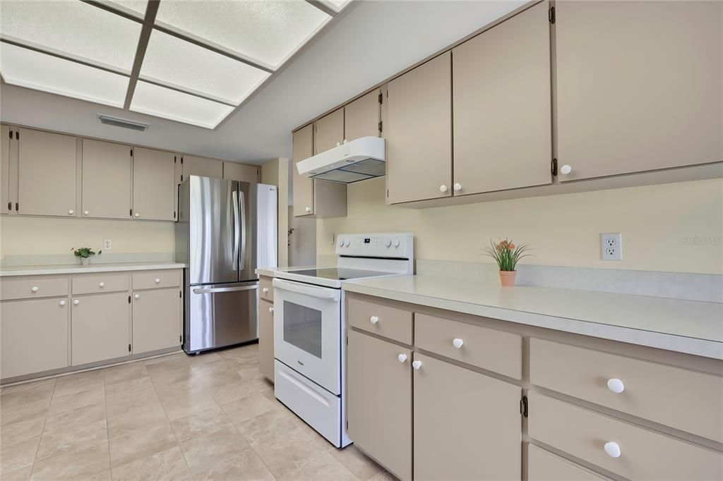 For Sale: $379,900 (3 beds, 2 baths, 2136 Square Feet)