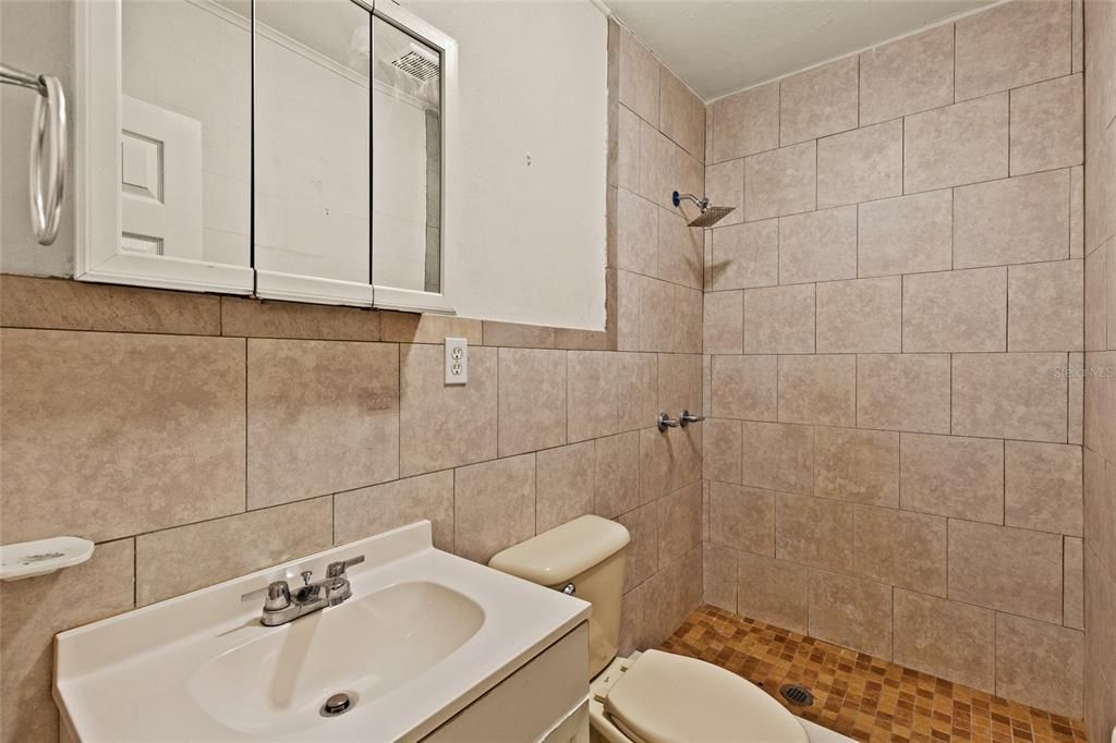 For Sale: $300,000 (3 beds, 2 baths, 1105 Square Feet)