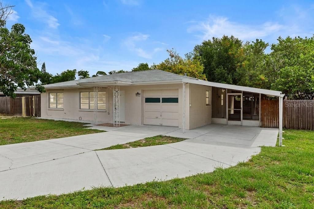 For Sale: $300,000 (3 beds, 2 baths, 1105 Square Feet)