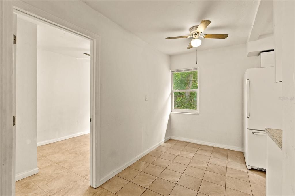 For Sale: $300,000 (3 beds, 2 baths, 1105 Square Feet)
