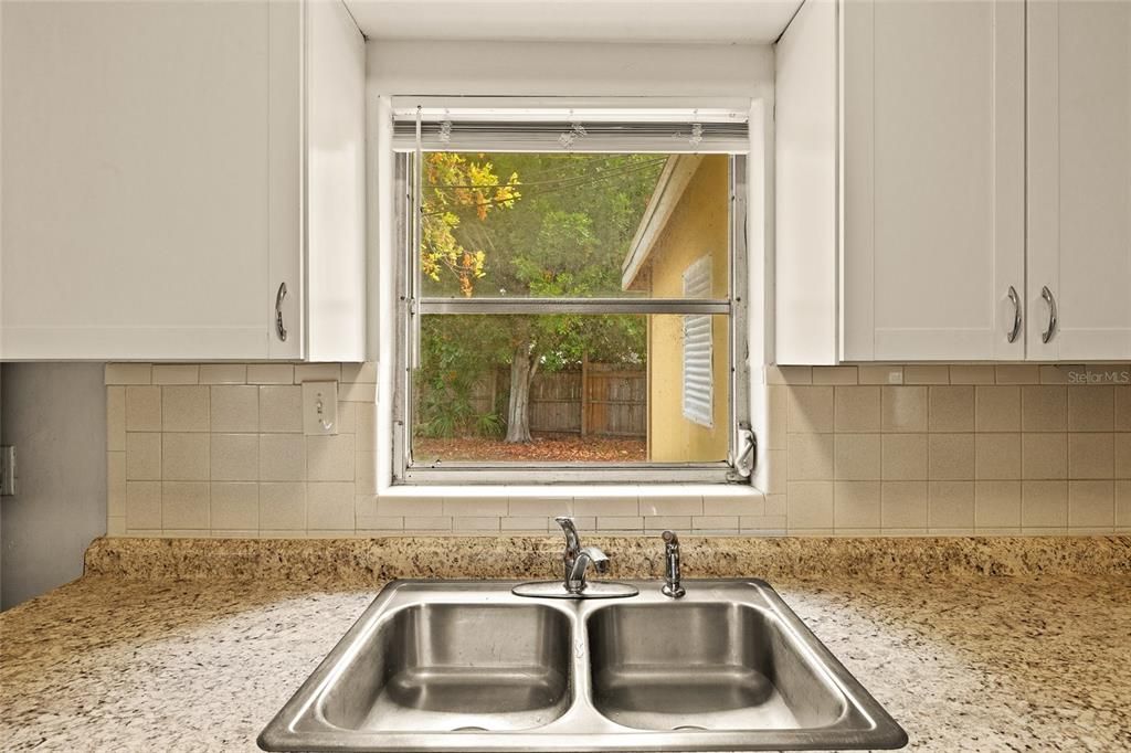 For Sale: $300,000 (3 beds, 2 baths, 1105 Square Feet)