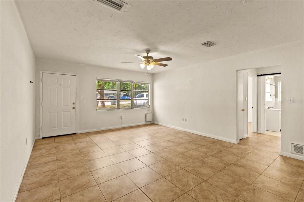 For Sale: $300,000 (3 beds, 2 baths, 1105 Square Feet)
