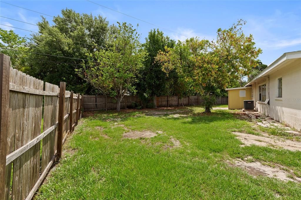For Sale: $300,000 (3 beds, 2 baths, 1105 Square Feet)