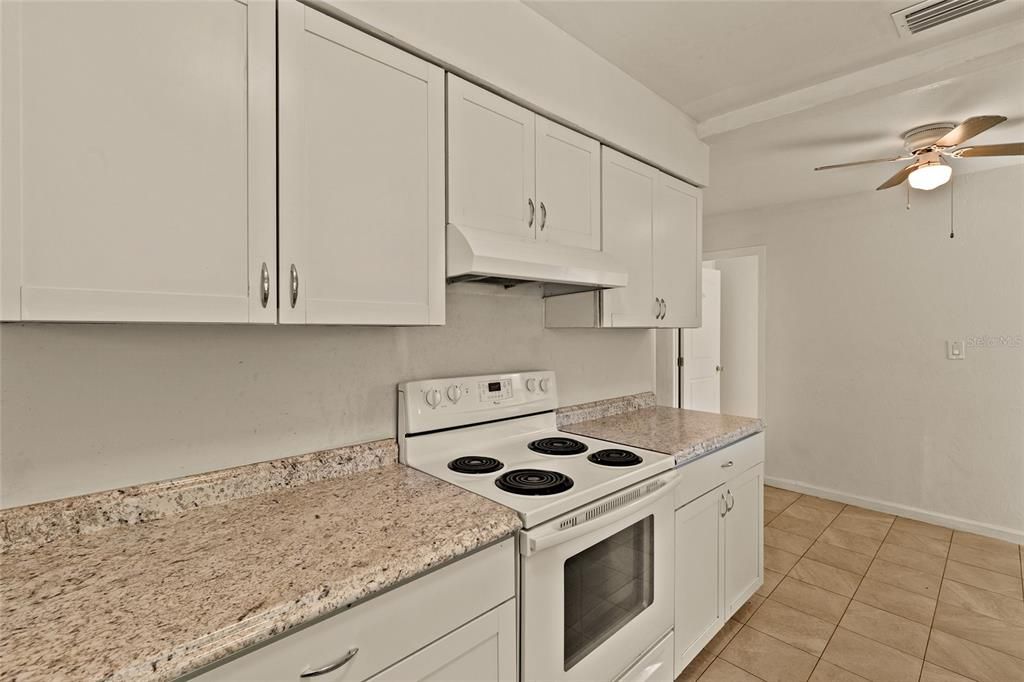 For Sale: $300,000 (3 beds, 2 baths, 1105 Square Feet)