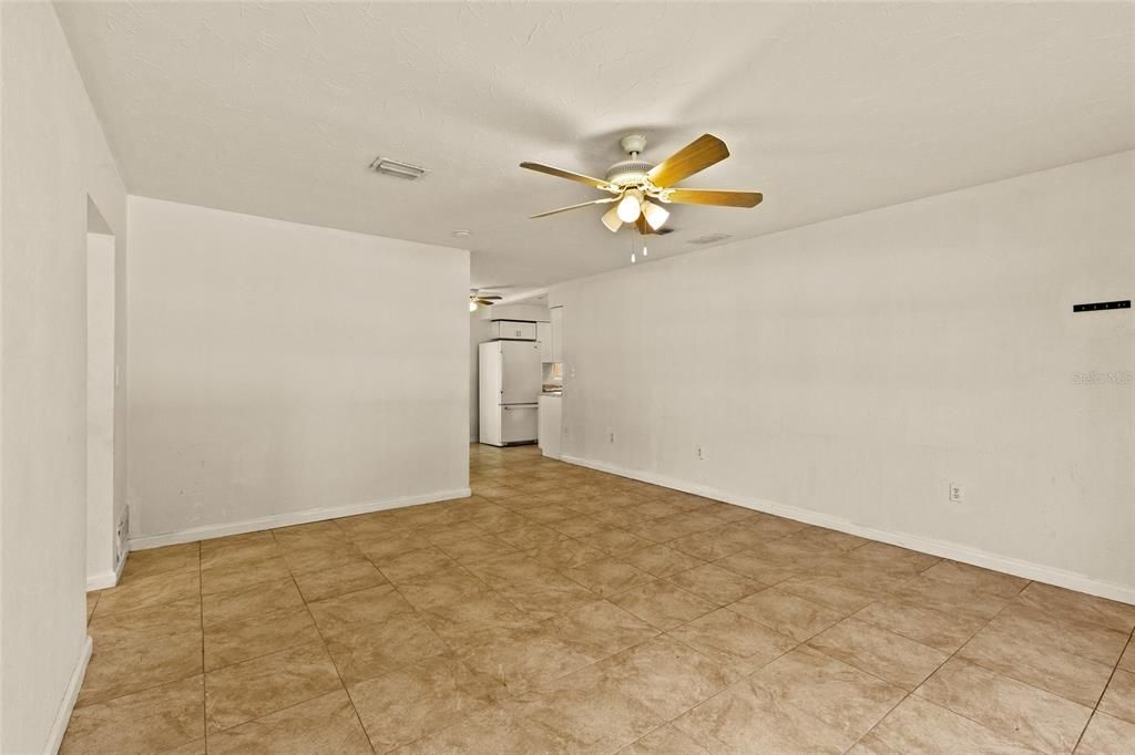 For Sale: $300,000 (3 beds, 2 baths, 1105 Square Feet)