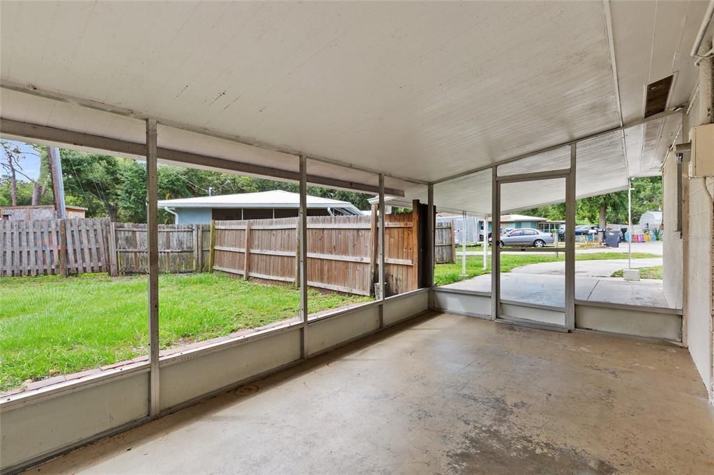 For Sale: $300,000 (3 beds, 2 baths, 1105 Square Feet)