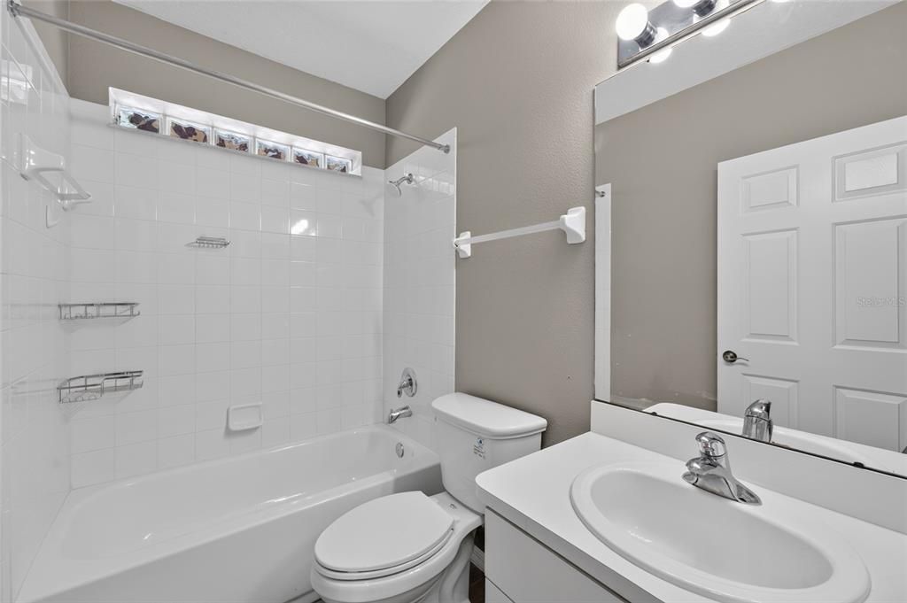 For Sale: $319,900 (3 beds, 2 baths, 1059 Square Feet)