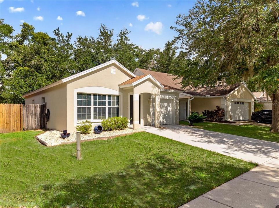For Sale: $319,900 (3 beds, 2 baths, 1059 Square Feet)