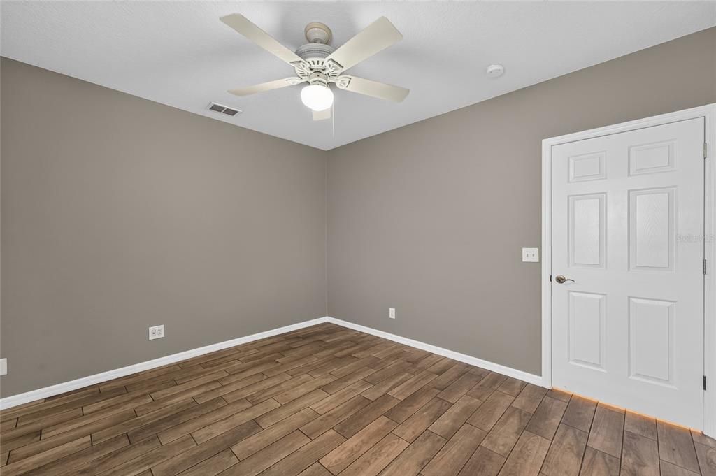 For Sale: $319,900 (3 beds, 2 baths, 1059 Square Feet)