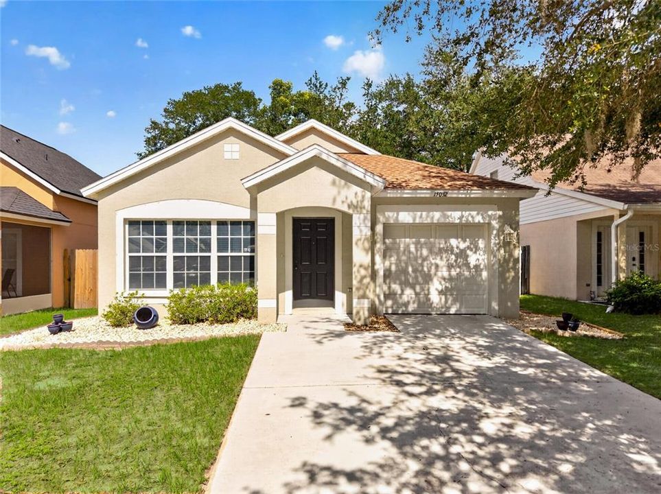 For Sale: $319,900 (3 beds, 2 baths, 1059 Square Feet)