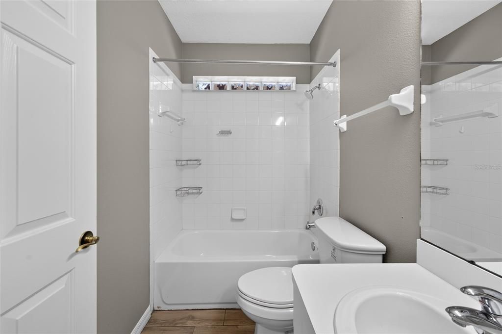 For Sale: $319,900 (3 beds, 2 baths, 1059 Square Feet)