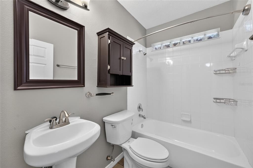 For Sale: $319,900 (3 beds, 2 baths, 1059 Square Feet)