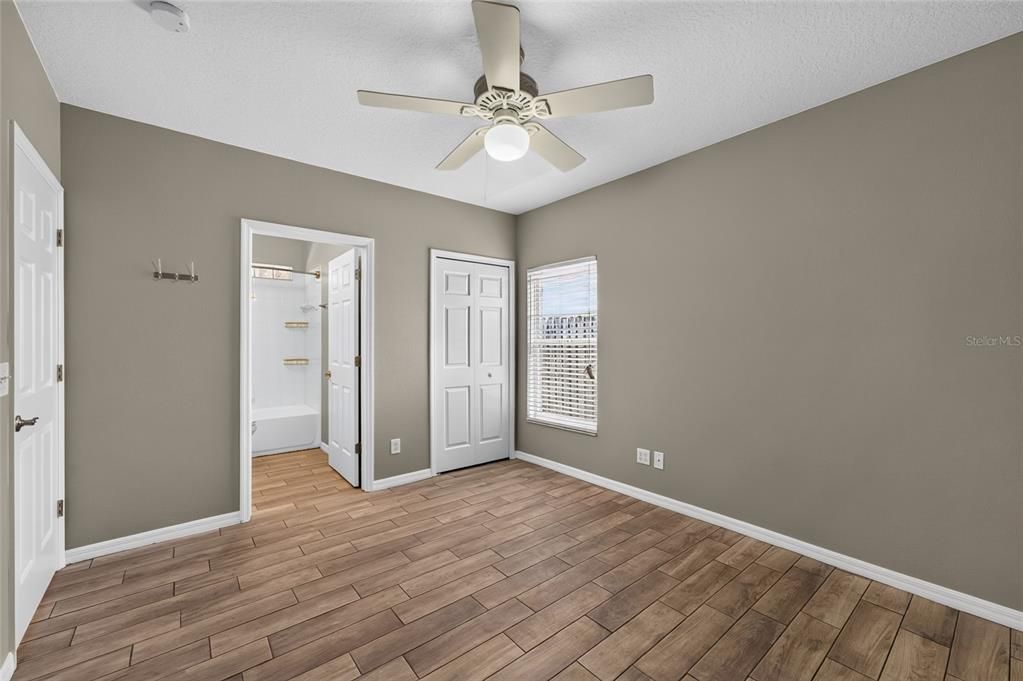 For Sale: $319,900 (3 beds, 2 baths, 1059 Square Feet)