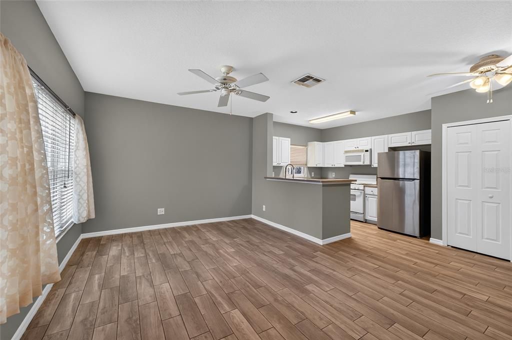 For Sale: $319,900 (3 beds, 2 baths, 1059 Square Feet)